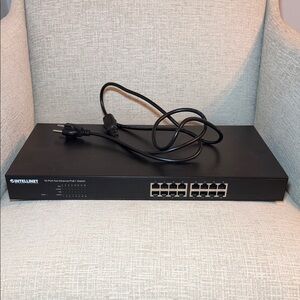 Intellinet 16-Port Fast Ethernet PoE+Switch Used Great Working 560849 V3